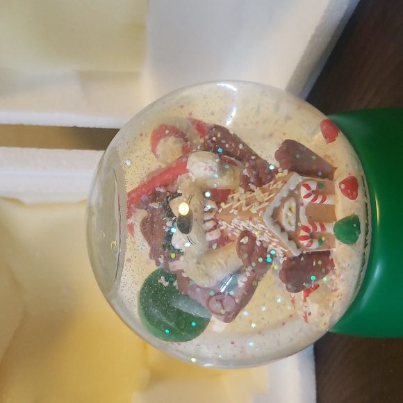 WBSS Tasmanian Devil snow globe - Picture 7 of 7